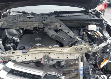 2018 Toyota Highlander Le Plus from USA, damaged, VIN 5TDZZRFH5JS279099